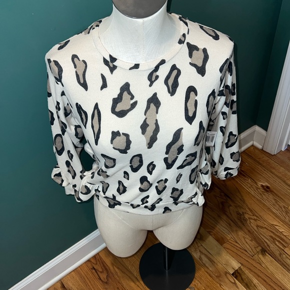 Jessica Simpson Other - ❄️New with tag, Jessica Simpson cream animal print ruffle top.‎ Size large/12